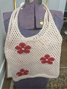 Vintage Hand-Knit Beige Mesh market bag  with Red Flowers. Adorable!!🥰